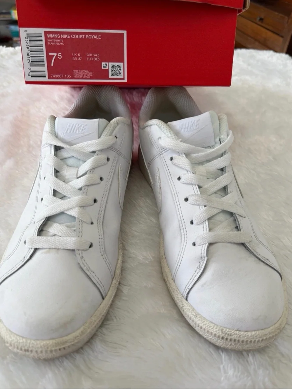 Nike Women’s Court Royale (7.5)
